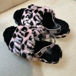 UGG FLUFF SLIDES